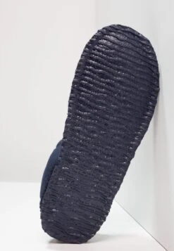 Giesswein AurichPantofoleBleu Foncé Bambini Pantofole GI114L00I-K11 11 Giesswein AurichPantofoleBleu Foncé Bambini Pantofole GI114L00I-K11 -Chic Scarpe Negozio 8743c7f201b345288590aa5a1043bf7e