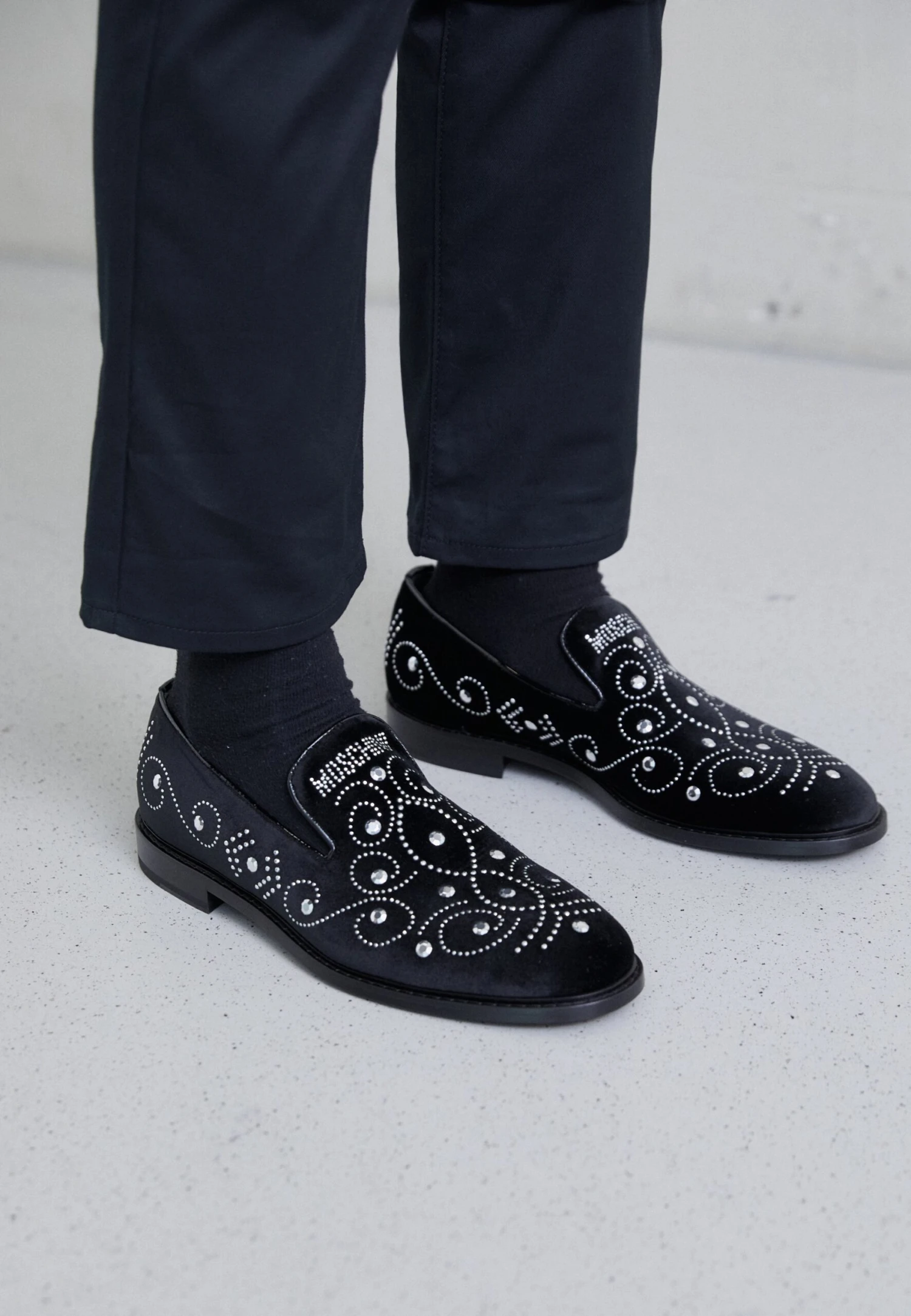 MOSCHINO Shiny StudsScarpe Senza LacciBlack Uomo Scarpe Basse 6MO12C015-Q11 1 MOSCHINO Shiny StudsScarpe Senza LacciBlack Uomo Scarpe Basse 6MO12C015-Q11