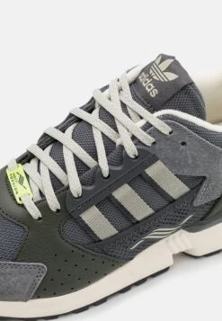 Adidas Originals Zx 10,000 C UnisexSneakers BasseGrey Uomo Scarpe AD115O161-C11 15 Adidas Originals Zx 10,000 C UnisexSneakers BasseGrey Uomo Scarpe AD115O161-C11 -Chic Scarpe Negozio 89a09d458ee745f9917bc49b84dfaa49