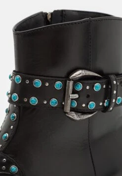 Roberto Cavalli DonnaStivaletti Texani / BikerMurano Nero Donna Stivaletti 1RO11N001-Q11 11 Roberto Cavalli DonnaStivaletti Texani / BikerMurano Nero Donna Stivaletti 1RO11N001-Q11 -Chic Scarpe Negozio 8e79388722c6491eb43a9ea455d8786e