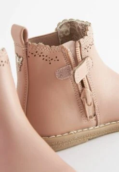 Next Chelsea Wide Fit G - Scarpe Primi Passi - Pink -Chic Scarpe Negozio 8ed03be3c58647349b2422f070f866a5