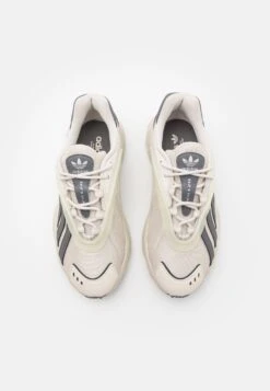 Adidas Originals Oztral UnisexSneakers BasseAlumina/Grey Five/Silver Metallic Donna Scarpe AD115O1H4-C11 13 Adidas Originals Oztral UnisexSneakers BasseAlumina/Grey Five/Silver Metallic Donna Scarpe AD115O1H4-C11 -Chic Scarpe Negozio 91e9b197a4d948c5acdf8805908c3631