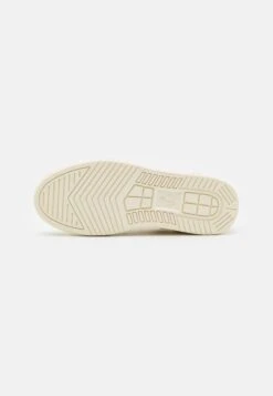 Lacoste Crafted - Sneakers Basse - Off-White 10 Lacoste Crafted - Sneakers Basse - Off-White -Chic Scarpe Negozio 948c22e01ae44cc3bbfdfc81b940ef25