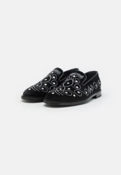 MOSCHINO Shiny StudsScarpe Senza LacciBlack Uomo Scarpe Basse 6MO12C015-Q11 11 MOSCHINO Shiny StudsScarpe Senza LacciBlack Uomo Scarpe Basse 6MO12C015-Q11 -Chic Scarpe Negozio 9b88e53974bb443ba467a213c11414c2