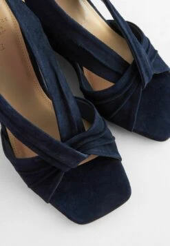 Next Signature Leather Knot WedgesSandali Con ZeppaNavy Blue Donna Tacchi Alti NX311A1CK-K11 -Chic Scarpe Negozio 9cd03e3fbdab40abac72e83fec78a38f