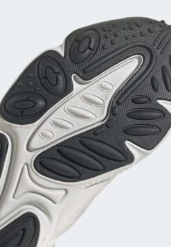 Adidas Originals Ozweego UnisexSneakers BasseGrey One/Crystal White/Silver Met. Donna Scarpe AD115O1HE-C11 12 Adidas Originals Ozweego UnisexSneakers BasseGrey One/Crystal White/Silver Met. Donna Scarpe AD115O1HE-C11 -Chic Scarpe Negozio 9d220916925643f3987609940222987f