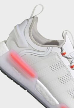 Adidas Originals Nmd_V3 UnisexSneakers BasseWhite Donna Scarpe AD115O1BS-A11 -Chic Scarpe Negozio a3077907e73b4b1a930f0f53fa024335