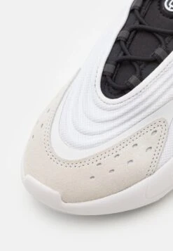 Adidas Originals Ozelia UnisexSneakers BasseFootwear White/Core Black Donna Scarpe AD115O1BJ-A11 -Chic Scarpe Negozio a443c71f26544300825f8a9768889fc1