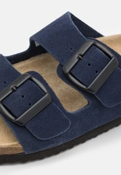 Pier One Leather Unisex - Pantofole - Dark Blue 11 Pier One Leather Unisex - Pantofole - Dark Blue -Chic Scarpe Negozio a5a88158e25a4eb4b3e59dc262861c25