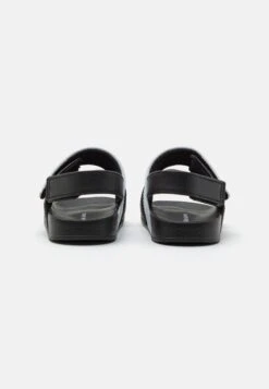 Calvin Klein Jeans UnisexSandaliBlack/White Bambini Sandali C1816G00L-Q11 8 Calvin Klein Jeans UnisexSandaliBlack/White Bambini Sandali C1816G00L-Q11 -Chic Scarpe Negozio a76e25eb565b4c5da4c41c80016d13ea
