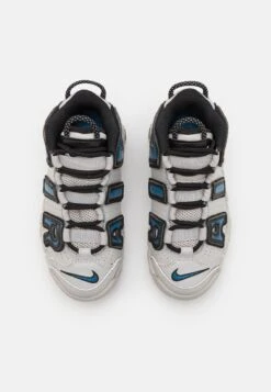 Nike Sportswear Air More Uptempo UnisexSneakers AlteLight Iron Ore/Industrial Blue/Iron Grey/Black Bambini Sneakers NI116D0MI-Q11 9 Nike Sportswear Air More Uptempo UnisexSneakers AlteLight Iron Ore/Industrial Blue/Iron Grey/Black Bambini Sneakers NI116D0MI-Q11 -Chic Scarpe Negozio a79f5dce3e3745b2adc7808094f7c6e3