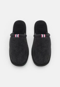 Pier One Pantofole - Black 9 Pier One Pantofole - Black -Chic Scarpe Negozio a9ded7ac67184f64a2157c40f6b9b9b3