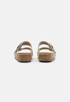 Birkenstock Arizona Vegan - Pantofole - Gray Taupe 8 Birkenstock Arizona Vegan - Pantofole - Gray Taupe -Chic Scarpe Negozio aa41e0c058d944d58f83486e4a5e7de1