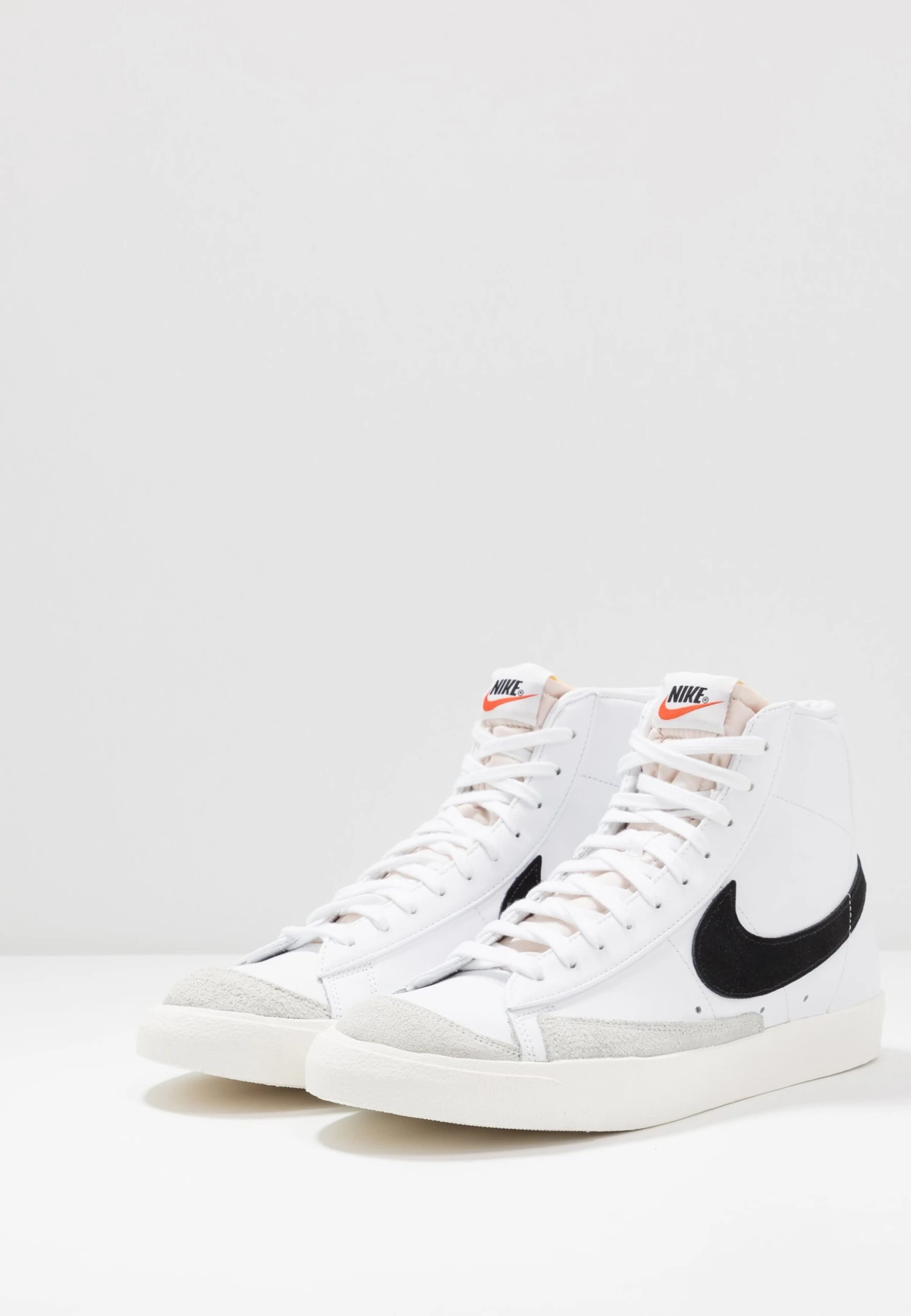 Nike Sportswear Blazer Mid '77 Vntg - Sneakers Alte - White/Black 6 Nike Sportswear Blazer Mid '77 Vntg - Sneakers Alte - White/Black - immagine 6