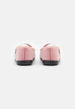 Bonton Sarra Chausson Coeur - Ballerine Con Cinturino - Anemone 8 Bonton Sarra Chausson Coeur - Ballerine Con Cinturino - Anemone -Chic Scarpe Negozio abd7cf2cfaf44779a2b62ae567a3e685