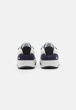 Lacoste Sneakers BasseWhite/Navy Uomo Scarpe LA212O0JB-A11 8 Lacoste Sneakers BasseWhite/Navy Uomo Scarpe LA212O0JB-A11 -Chic Scarpe Negozio b2c2c273fa29466d920d6ce678f71db4