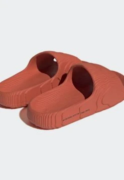 Adidas Originals Adilette 22 UnisexCiabatte Da MarePreloved Red/Preloved Red/Core Black Donna Scarpe AD115G022-G11 12 Adidas Originals Adilette 22 UnisexCiabatte Da MarePreloved Red/Preloved Red/Core Black Donna Scarpe AD115G022-G11 -Chic Scarpe Negozio b3a8d517f6e84f59a408dc41bcf20534