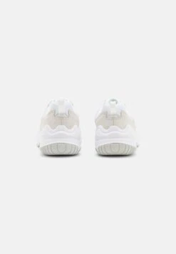 Nike Sportswear Tech HeraSneakers BasseWhite/Summit White/Photon Dust Donna Sneakers NI111A18R-A11 13 Nike Sportswear Tech HeraSneakers BasseWhite/Summit White/Photon Dust Donna Sneakers NI111A18R-A11 -Chic Scarpe Negozio b546e327f78d42af9b479582583d119a