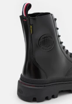 Palladium Pallatrooper UnisexStivaletti StringatiBlack Donna Stivaletti P1315K02O-Q11 -Chic Scarpe Negozio b6a1d14c2b8c4932a297e819c2551185