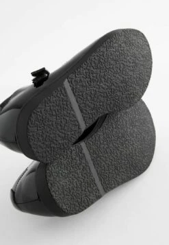 Next School Mary Jane Crepe Sole Shoesfit (F)Ballerine Con CinturinoBlack Patent Bambini Ballerine NX313A0BS-Q12 -Chic Scarpe Negozio b6f12e20f0c14dd5bbde07efe6e0cde6