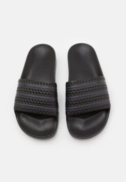 Adidas Originals Adilette UnisexCiabattineCore Black/Carbon Uomo Scarpe AD115G026-Q11 9 Adidas Originals Adilette UnisexCiabattineCore Black/Carbon Uomo Scarpe AD115G026-Q11 -Chic Scarpe Negozio ba7ff3615016444dbffa1ddd29174c42