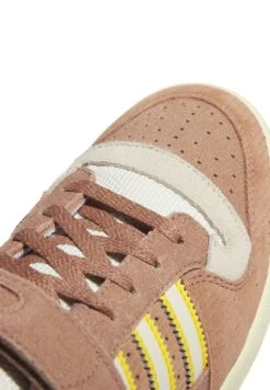 Adidas Originals LifestyleForum 84 LSneakers BasseRosaweissgold Uomo Scarpe AD112O0XT-J11 10 Adidas Originals LifestyleForum 84 LSneakers BasseRosaweissgold Uomo Scarpe AD112O0XT-J11 -Chic Scarpe Negozio bcded20a20f846cf80d352d79af34c22