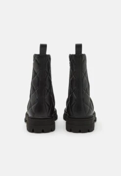 Emporio Armani Boot - Stivaletti - Nero 8 Emporio Armani Boot - Stivaletti - Nero -Chic Scarpe Negozio bce9c36118a849b284bd4b8262598815