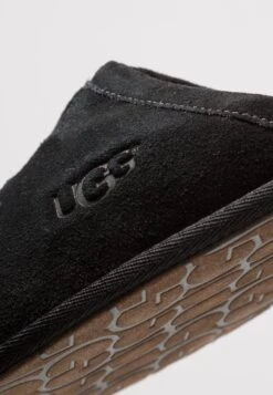 Ugg Scuff - Pantofole - Black 11 Ugg Scuff - Pantofole - Black -Chic Scarpe Negozio c1aa1f198bfc4614ac059d05c7e9d6e8
