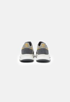 Adidas Originals Retropy F2 UnisexSneakers BasseSolid Grey/Core White/Solar Gold Uomo Scarpe AD115O1GR-C12 8 Adidas Originals Retropy F2 UnisexSneakers BasseSolid Grey/Core White/Solar Gold Uomo Scarpe AD115O1GR-C12 -Chic Scarpe Negozio c61dcd79609242dd942a80f0fb2a09ad