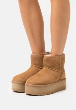 I più venduti 9 Ugg Classic Mini PlatformStivaletti Con PlateauChestnut Donna Stivaletti UG111X06Z-O11
