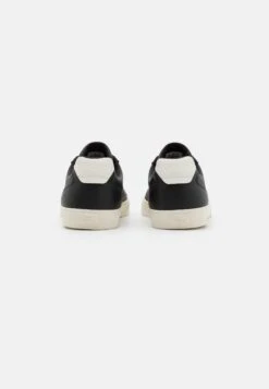 Lacoste Lerond Pro Sneakers BasseBlack/Off-White Uomo Sneaker LA212O0H6-Q11 -Chic Scarpe Negozio cedf37eba41348e5a8e2f73dfe36b944