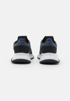 Adidas Originals Retropy F2 UnisexSneakers BasseCarbon/Core Black/Semi Lucid Blue Donna Scarpe AD115O1GR-C11 8 Adidas Originals Retropy F2 UnisexSneakers BasseCarbon/Core Black/Semi Lucid Blue Donna Scarpe AD115O1GR-C11 -Chic Scarpe Negozio d32749bcb5a3455bb93f79d80462583b