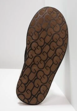 Ugg Scuff - Pantofole - Black 10 Ugg Scuff - Pantofole - Black -Chic Scarpe Negozio d8f7b76544404210b129afd2b3c79273