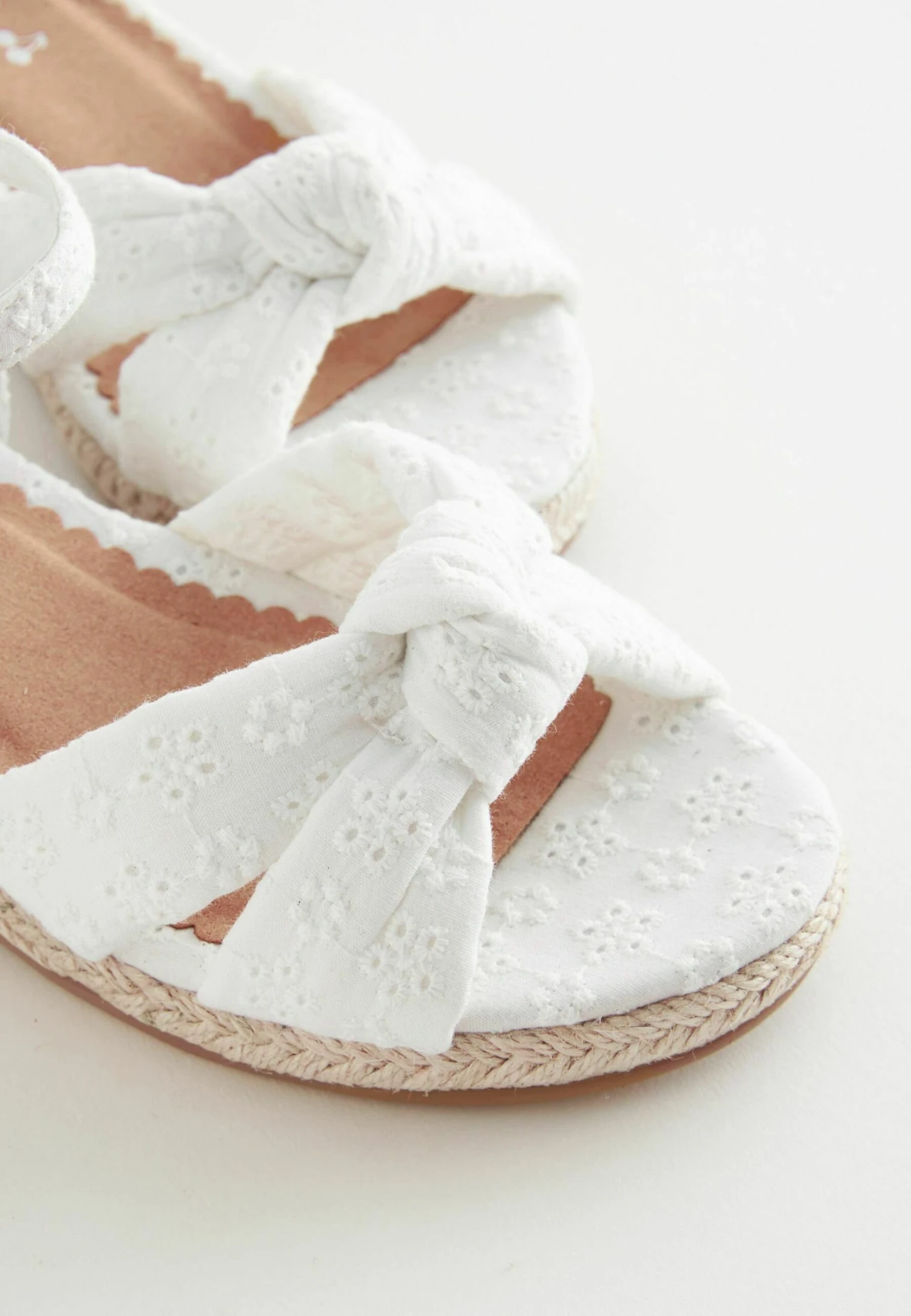 Next Knot Detail Wedgesfit (F)SandaliWhite Broderie Bambini Sandali NX313G0EP-A11 5 Next Knot Detail Wedgesfit (F)SandaliWhite Broderie Bambini Sandali NX313G0EP-A11 - immagine 5