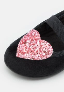 Bonton Sarra Chausson Coeur - Ballerine Con Cinturino - Noir 11 Bonton Sarra Chausson Coeur - Ballerine Con Cinturino - Noir -Chic Scarpe Negozio da348a7b77ad463ab6cac95d2aadf883
