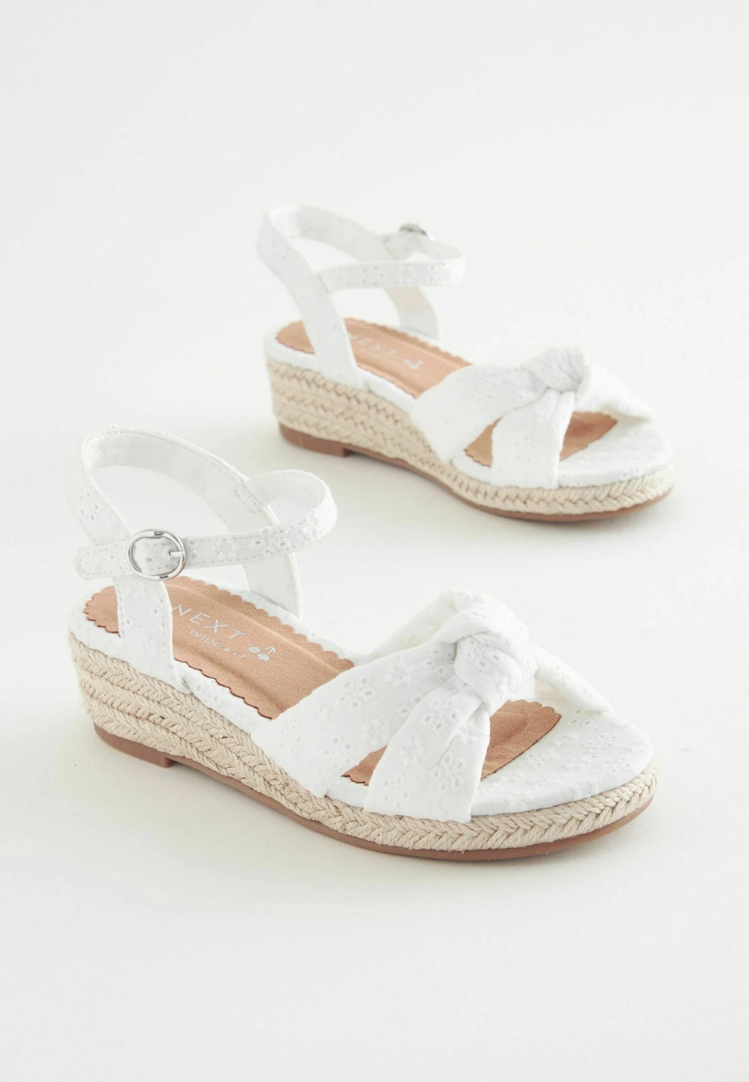 Next Knot Detail Wedgesfit (F)SandaliWhite Broderie Bambini Sandali NX313G0EP-A11 2 Next Knot Detail Wedgesfit (F)SandaliWhite Broderie Bambini Sandali NX313G0EP-A11 - immagine 2