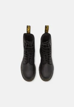 Dr. Martens 1460 Pascal UnisexStivaletti StringatiBlack Outlaw Uomo Stivaletti/Stivali DO215K06K-Q11 9 Dr. Martens 1460 Pascal UnisexStivaletti StringatiBlack Outlaw Uomo Stivaletti/Stivali DO215K06K-Q11 -Chic Scarpe Negozio df725b1a29544971b8ac607839bae8eb