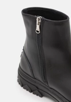 Patrizia Pepe Stivaletti Con PlateauNero Donna Stivaletti P1411A05M-Q11 -Chic Scarpe Negozio e0b69bb913684324bf8fa5d87cb20e00