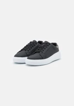 Marks & Spencer Sneakers BasseBlack Donna Sneakers QM411A04B-Q11 8 Marks & Spencer Sneakers BasseBlack Donna Sneakers QM411A04B-Q11 -Chic Scarpe Negozio e3c6c61d89234a0c82589d256344c87e