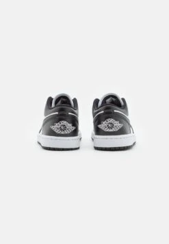 Air Jordan 1 Sneakers BasseWhite/Black Donna Sneakers JOC11A020-A17 9 Air Jordan 1 Sneakers BasseWhite/Black Donna Sneakers JOC11A020-A17 -Chic Scarpe Negozio e465bf94ebcc434d85358fa5dfef5a6b