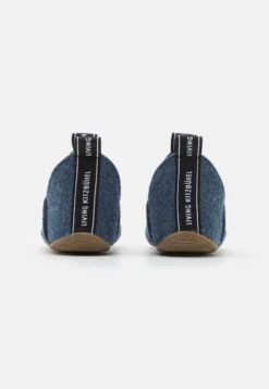 Living Kitzbühel Slipper Mit Mittelnaht UnisexPantofoleMidnight Navy Bambini Pantofole LI216L02H-K11 8 Living Kitzbühel Slipper Mit Mittelnaht UnisexPantofoleMidnight Navy Bambini Pantofole LI216L02H-K11 -Chic Scarpe Negozio e8aba021c2b24be9a4e6eb8ffff2687e