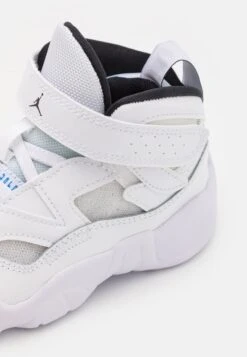 Jordan Jumpman Two Trey UnisexScarpe Da BasketWhite/Black/University Blue Bambini Sneakers JOC43A06E-A15 11 Jordan Jumpman Two Trey UnisexScarpe Da BasketWhite/Black/University Blue Bambini Sneakers JOC43A06E-A15 -Chic Scarpe Negozio e928b8e6da874afeaa8d8770056d7c83