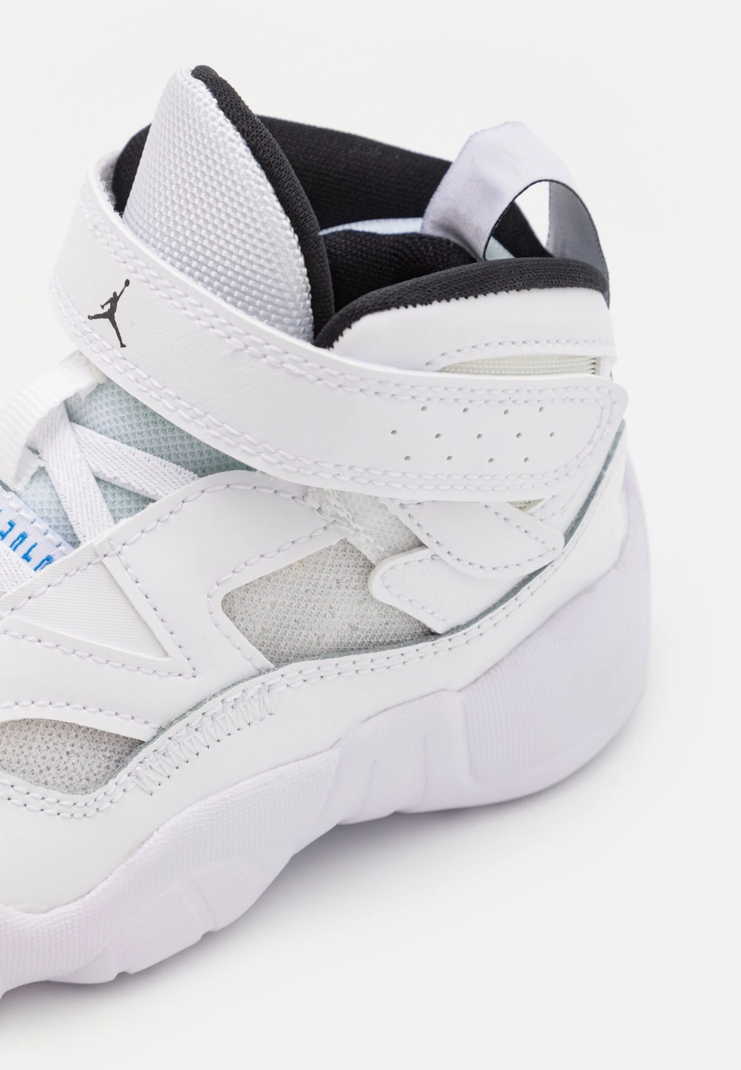 Jordan Jumpman Two Trey UnisexScarpe Da BasketWhite/Black/University Blue Bambini Sneakers JOC43A06E-A15 6 Jordan Jumpman Two Trey UnisexScarpe Da BasketWhite/Black/University Blue Bambini Sneakers JOC43A06E-A15 - immagine 6