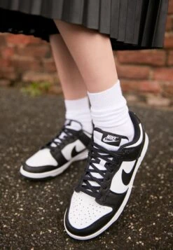Nike Sportswear Dunk- Sneakers Basse - White/Black 9 Nike Sportswear Dunk- Sneakers Basse - White/Black -Chic Scarpe Negozio e9dcc4a48098423fadd90e9e67495cab