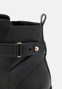 MICHAEL Michael Kors Darcy HeeledTronchettiBlack Donna Stivali MK111N0A8-Q11 13 MICHAEL Michael Kors Darcy HeeledTronchettiBlack Donna Stivali MK111N0A8-Q11 -Chic Scarpe Negozio ec39feacba044441b80cddc198195052