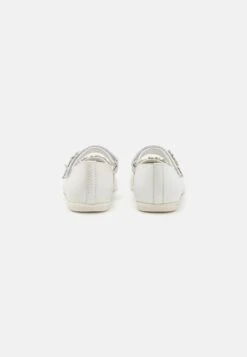 Primigi Ballerine Con CinturinoBianco Bambini Scarpe PR313A08M-A11 -Chic Scarpe Negozio f2a8cc59b5194a7dbbe6d5fcf9f0f350