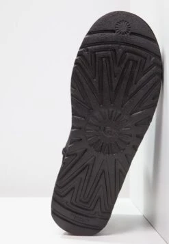Ugg Classic MiniStivalettiBlack Donna Stivaletti UG111Y00A-Q11 16 Ugg Classic MiniStivalettiBlack Donna Stivaletti UG111Y00A-Q11 -Chic Scarpe Negozio f357604ec0b446cf92cd699ddaccbfab