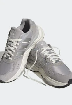 Adidas Originals Retropy F90 UnisexSneakers BasseGrey Two/Silver Met./Off White Uomo Scarpe AD115O1GK-C11 11 Adidas Originals Retropy F90 UnisexSneakers BasseGrey Two/Silver Met./Off White Uomo Scarpe AD115O1GK-C11 -Chic Scarpe Negozio f3c8aecb42174d41bb34122a5950a55e