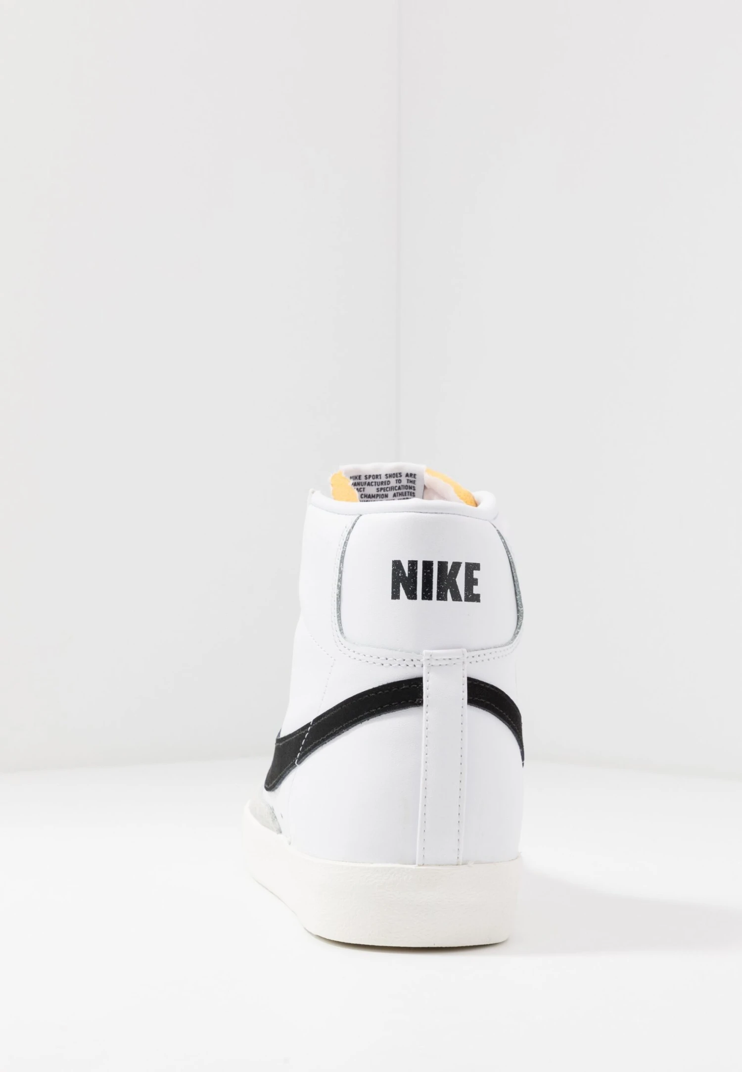 Nike Sportswear Blazer Mid '77 Vntg - Sneakers Alte - White/Black 7 Nike Sportswear Blazer Mid '77 Vntg - Sneakers Alte - White/Black - immagine 7