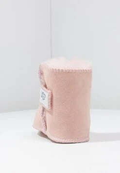 Ugg Erin - Scarpe Neonato - Baby Pink 9 Ugg Erin - Scarpe Neonato - Baby Pink -Chic Scarpe Negozio f79125ba7f1d4ee994e5fb7025d3d9ca